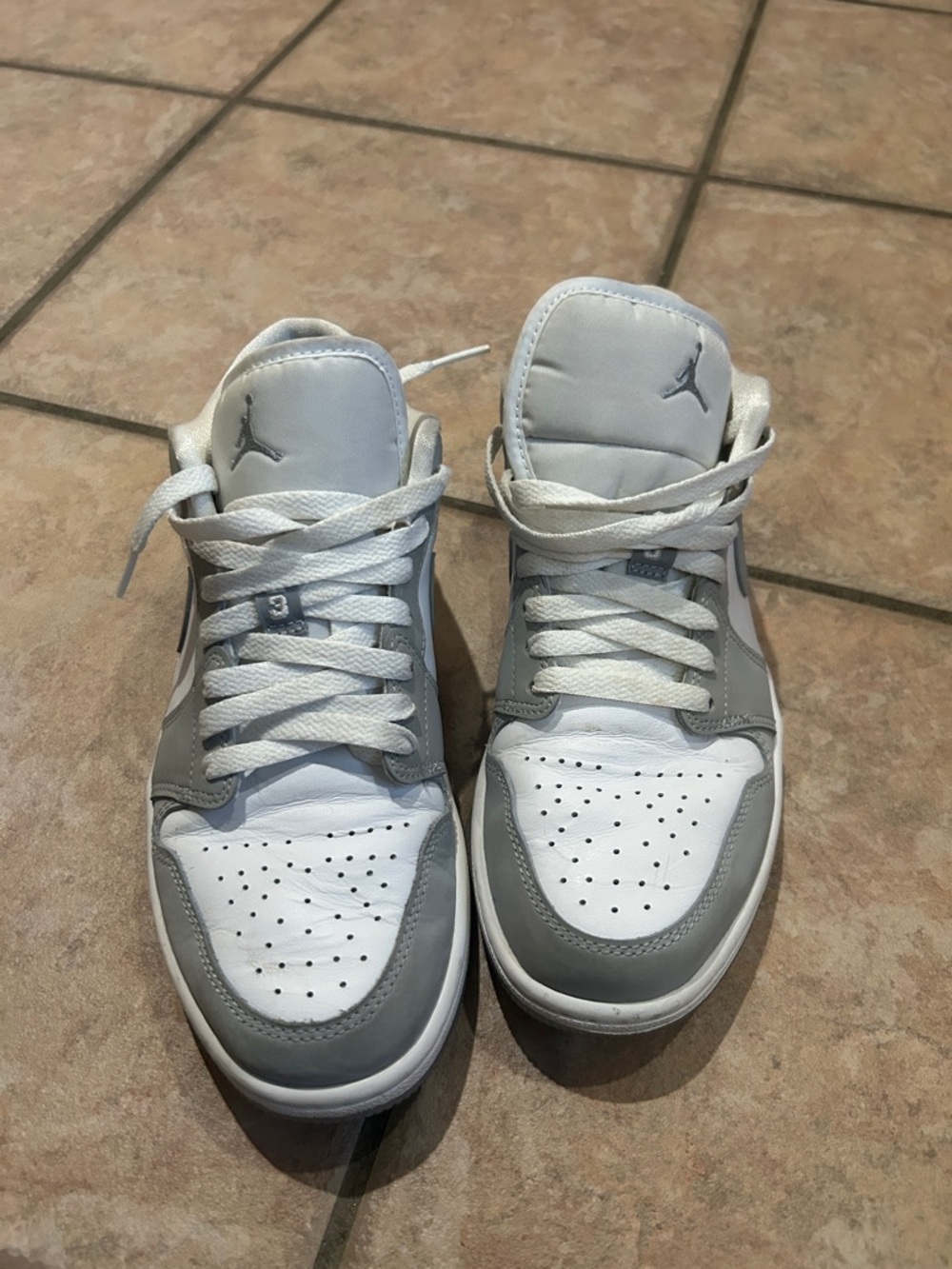 Jordan Kids Low-Top Sneakers in White and Gray